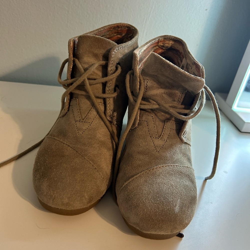 Toms Kids Light Brown Suede Boots